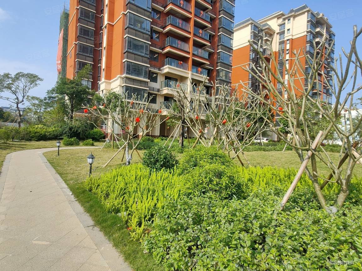 海茵国际花城4室2厅2卫128.98㎡南北80万