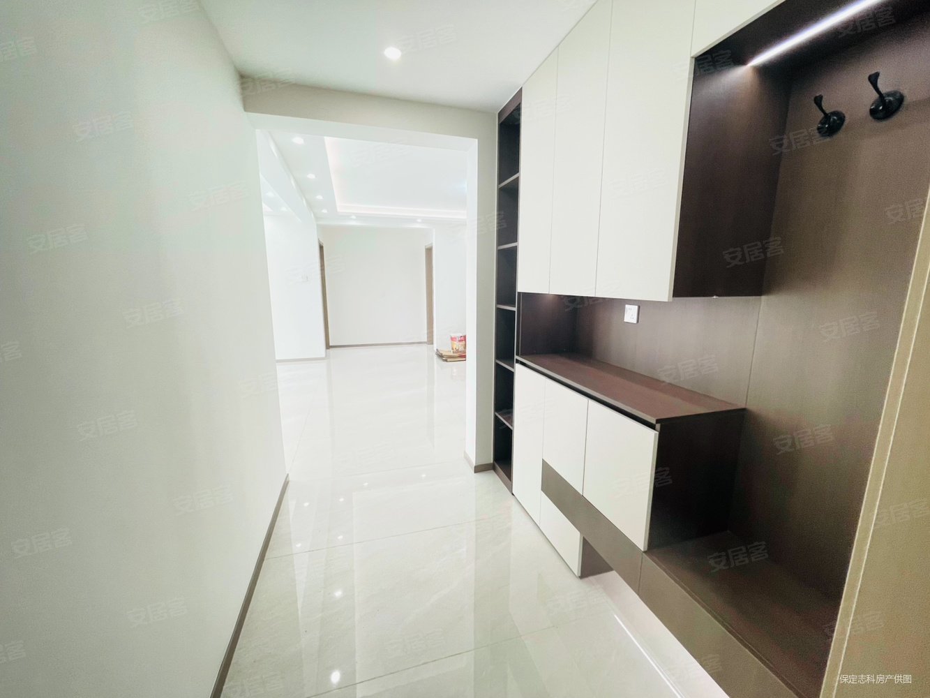 世纪华庭3室2厅2卫152㎡南北119.69万