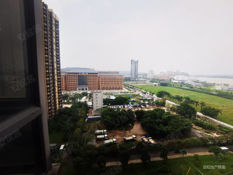 航空中学对面,时代山湖海六期,3房,中高层 看海景