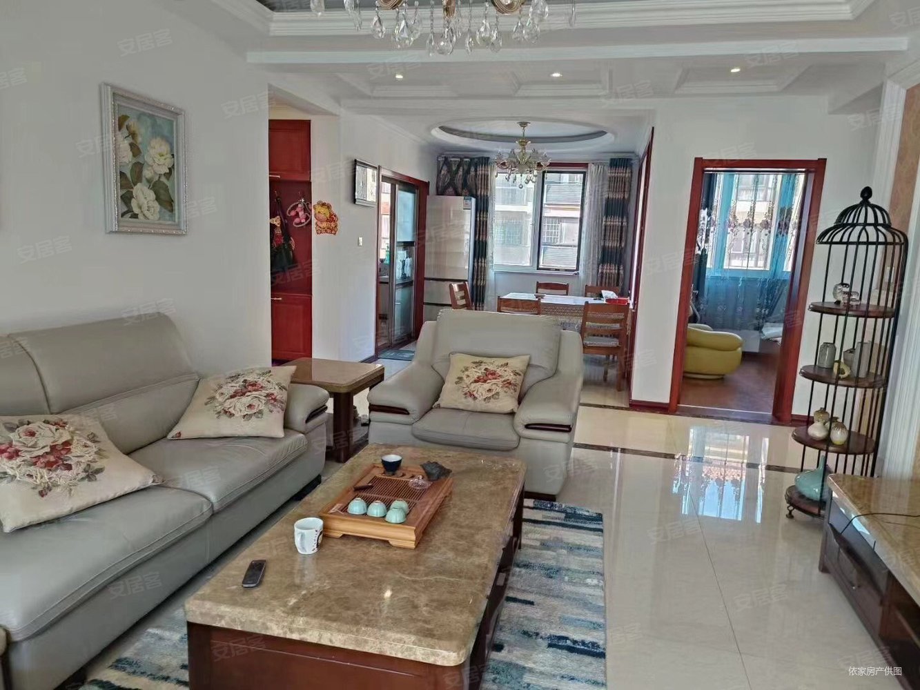 水岸豪庭107平实木装修,三室带车库带储售108万