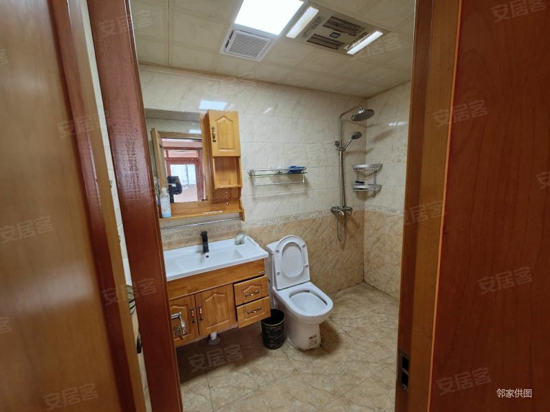 市中心光明园一楼163平120万带定金看房