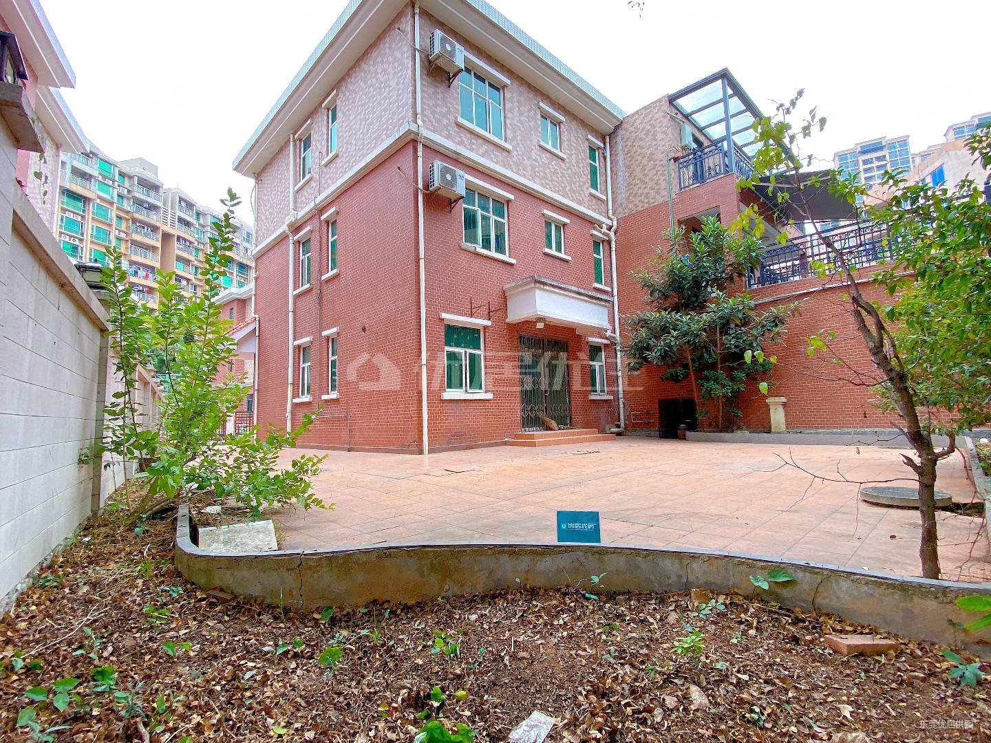 银湖花园(别墅)5室2厅4卫189㎡南北700万