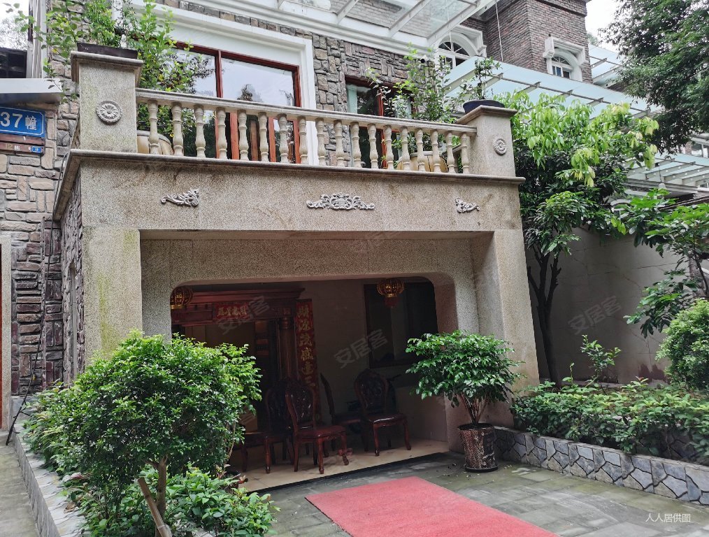 巴国城豪宅 业主急需资金周转 随时看房子 品质没得说的,晋愉绿岛蓝溪