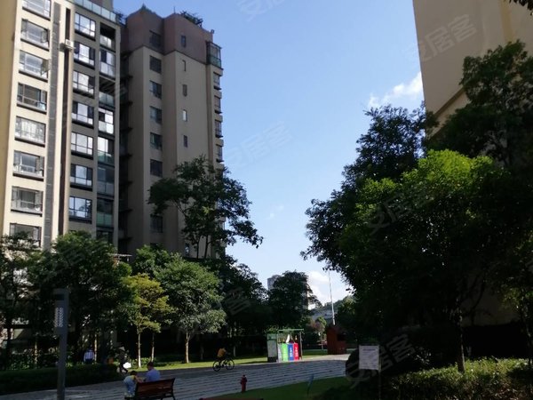 贵阳花溪清溪路保利溪湖a区保利溪湖两室1800一个月精装,押一付三有