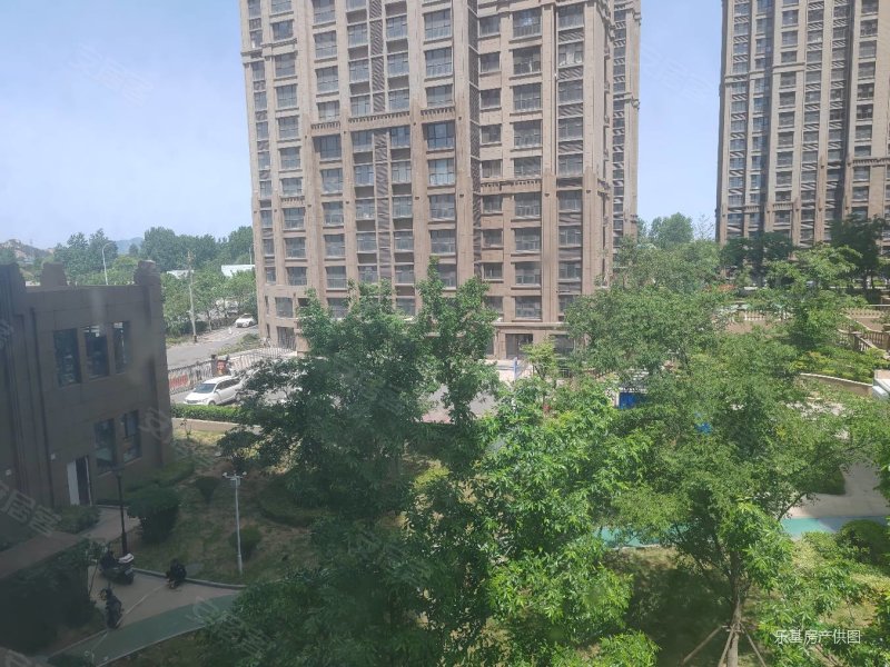 万德御景峰 96平 一南卧室一北卧室东边客厅有大窗 通透全明