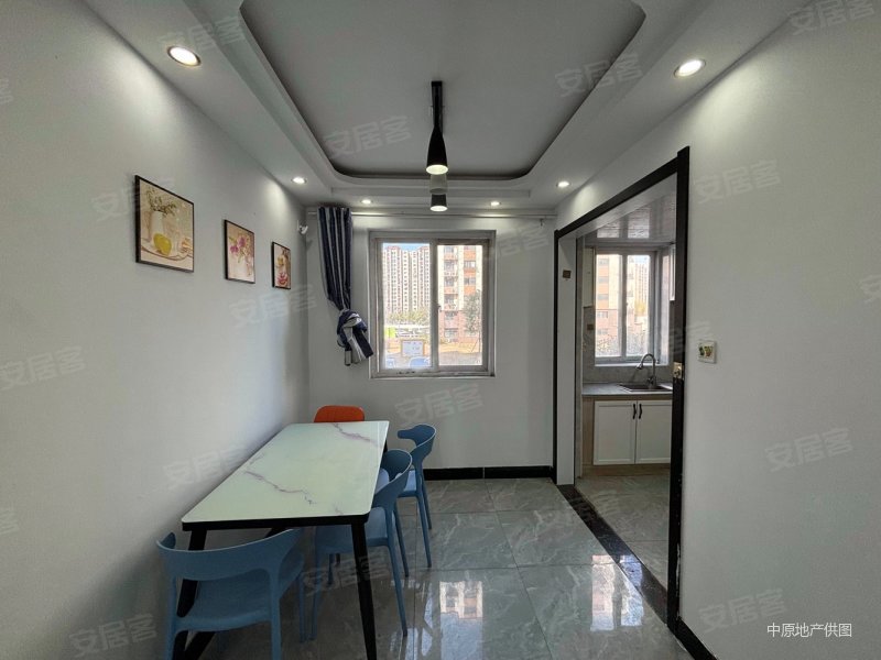 惠南地铁口很近,房东诚心置换出售,价格可以谈,满五,有钥匙.,民乐城颐