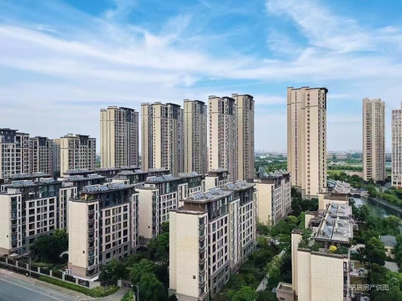 出售塞纳公馆毛坯双阳台户型,采光好车位充足