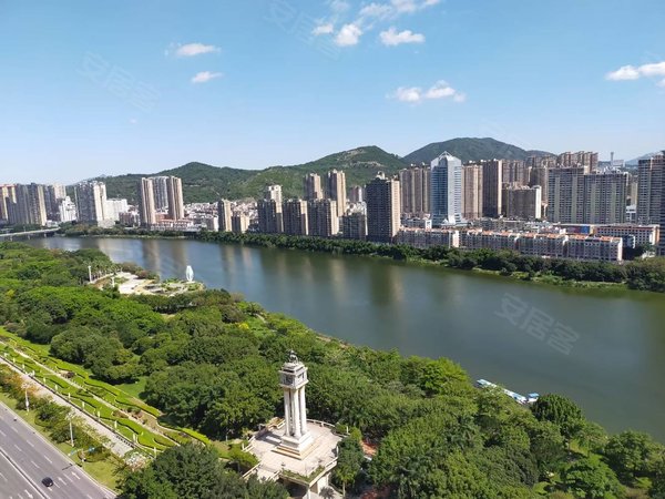 泉州南安南安市区中骏雍景湾江景大四房,包物业费公摊费!