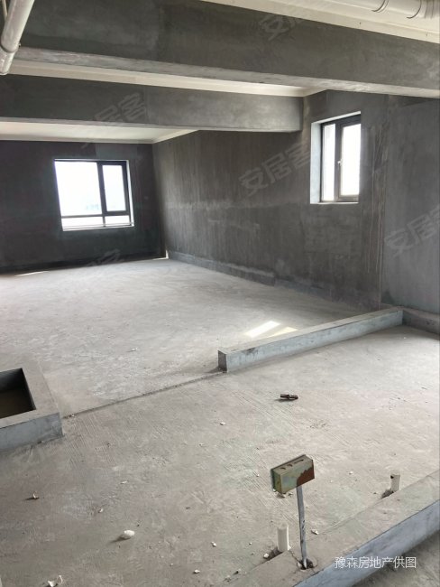 君豪中心4室2厅3卫268.24㎡南北240万