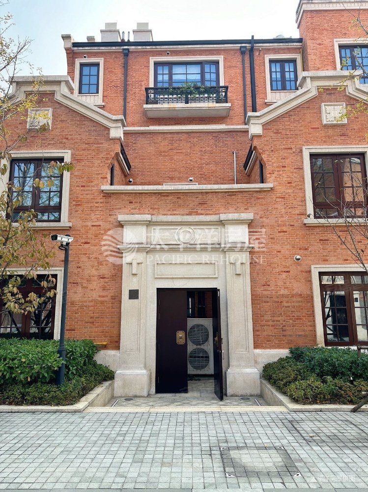 急售 露香园联排别墅 带车位 送地下室 上下三层复式 送花园