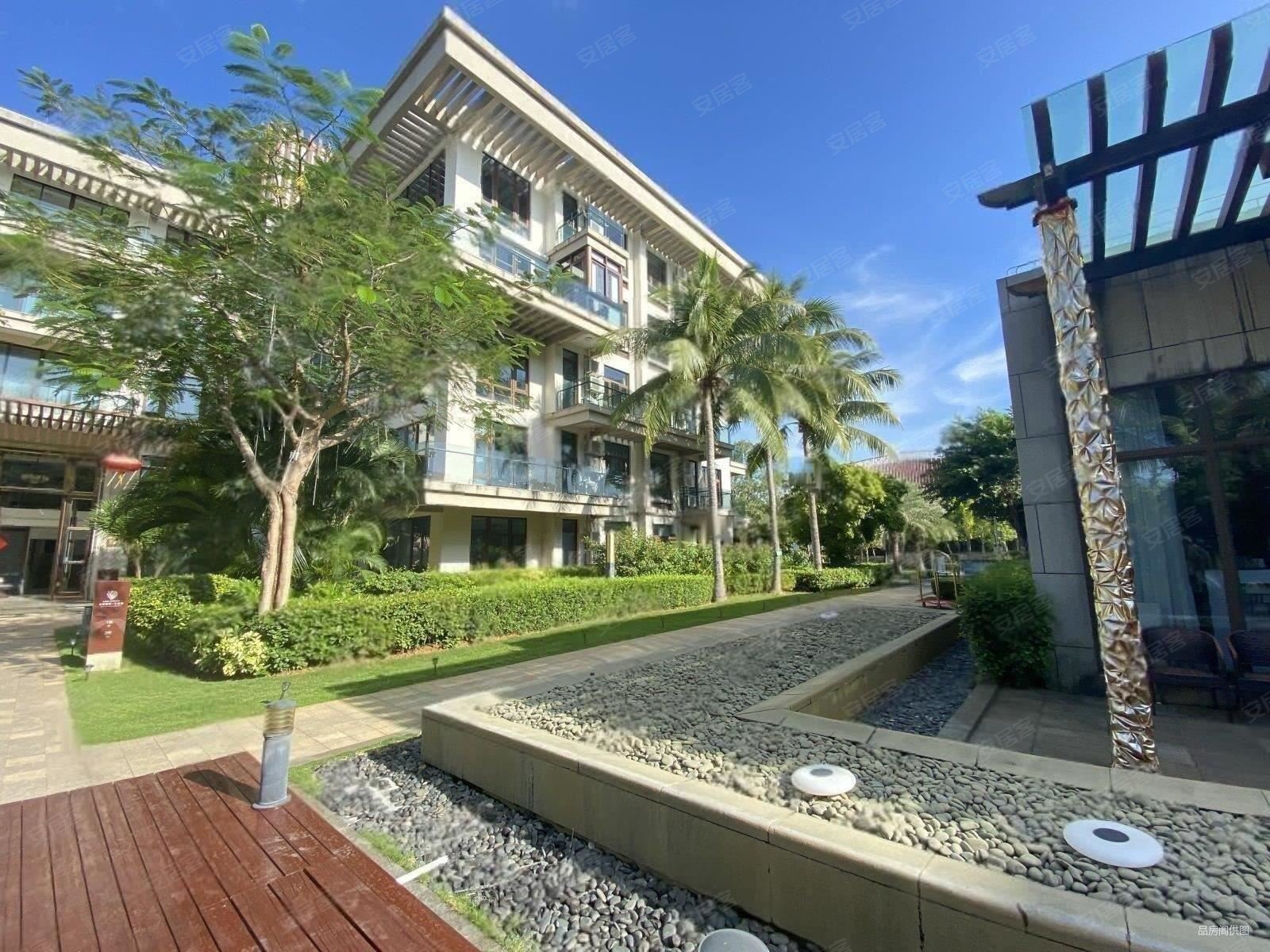 拥山看海亚龙湾现房上午买下午住龙溪悦墅五层高的洋房