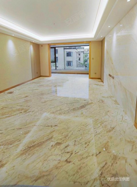 绿地海珀澜庭(二期) 房龄新 精装可拎包入住 叠拼别墅