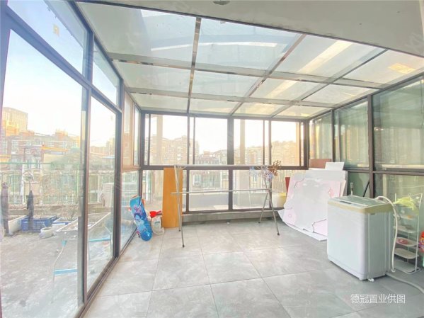 地铁口旭日华庭三年内精装附超大露台拎包入住