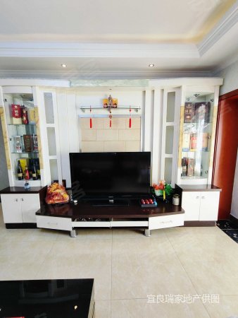 小区位置好,环境优美,位于乡鸭湖路口,精装修带家具,和谐家园(宜良)