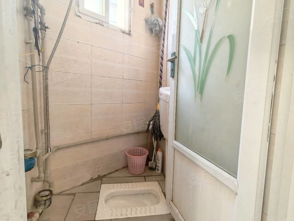 凉山西昌东部新城尤家屯安置小区唐园火把广场附近，有大型超市，附近有美食街，公交交通也方便出租房源真实图片