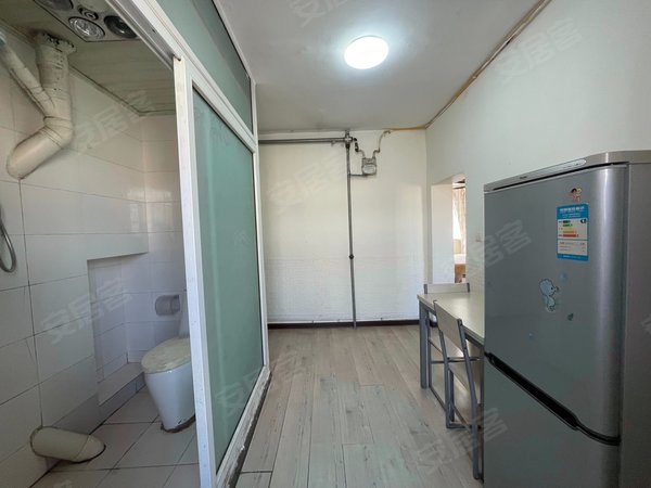 南湖公园盛京医院两室低楼层看房方便