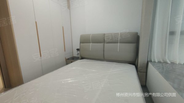 鑫龙华城4室2厅2卫102㎡南北57.8万