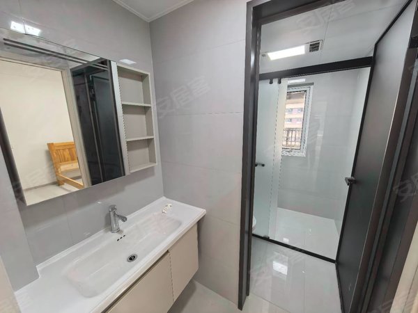 徐州新沂建邺路高铁花园首租高铁花苑电梯房精装修3室1卫，家具家电全配1400出租房源真实图片