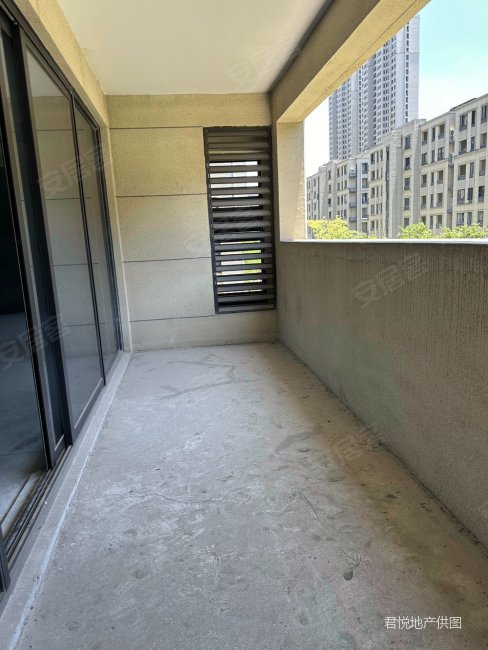 鑫控吴越学府3室2厅2卫120㎡南北235万