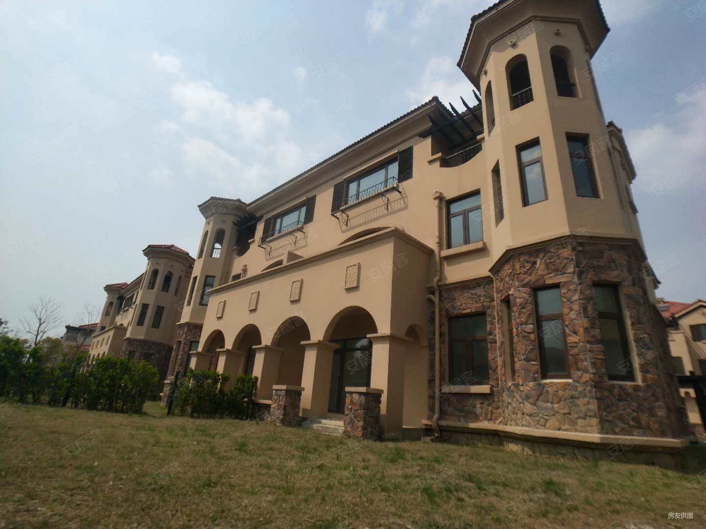 新出双湖湾别墅房东置换诚意出售花园占地300平随时看