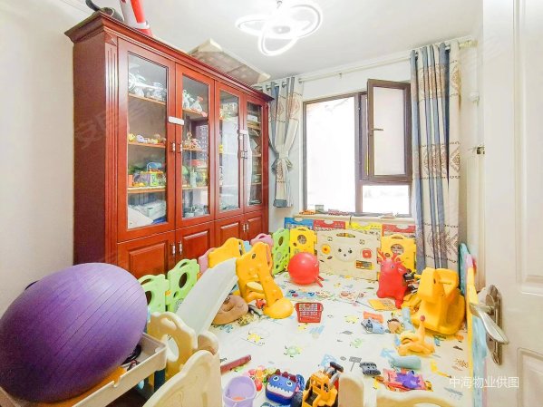 降价急售带大露台房子~三室随时看房,欧式装修,中海华山珑城二手房