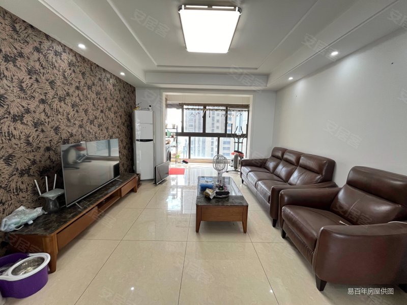 瞰湖花园三期楼龄新南北通透四房两卫双卫生间