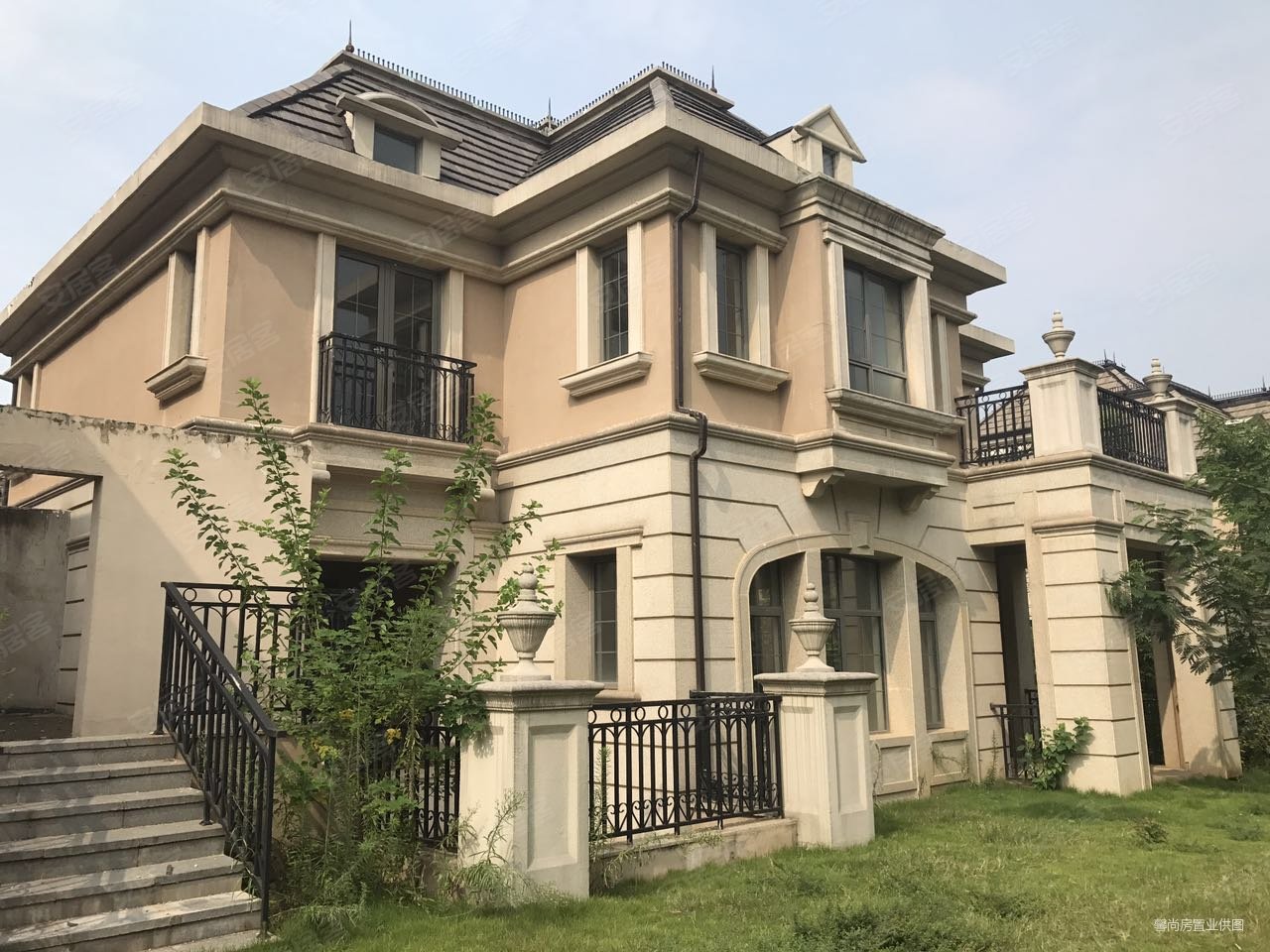 中建汤逊湖壹号(别墅)4室2厅3卫250㎡南北518万