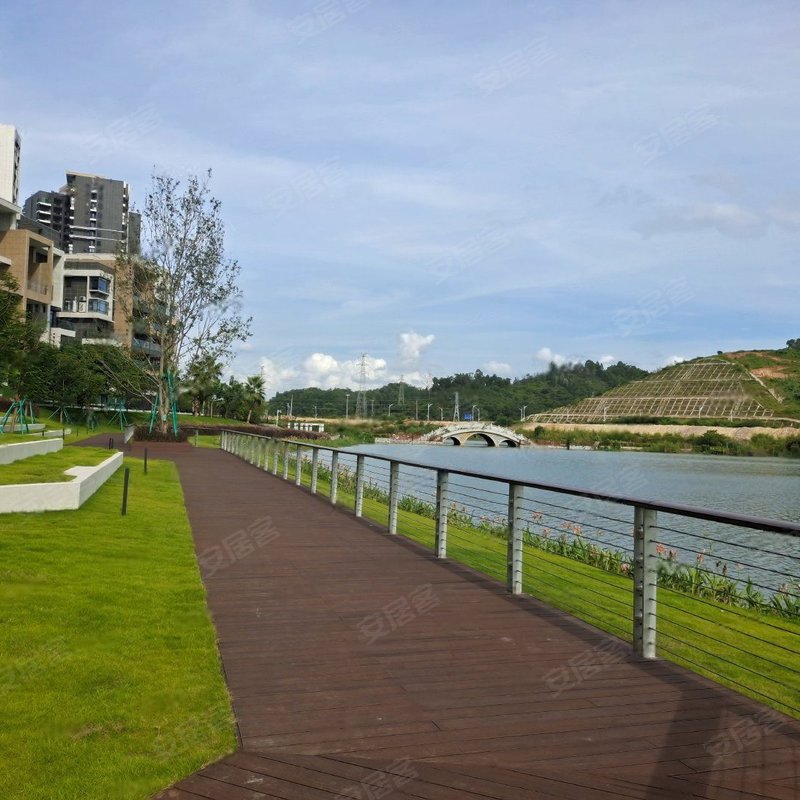 生活配套 楼下就是美宜佳便利店和小型餐馆,距离欢乐海湾,民乐福