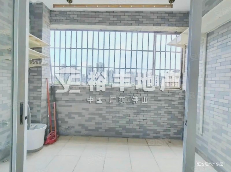 环湖花园~业主急售 送车位 价格可谈 拎包入住~送家具家电
