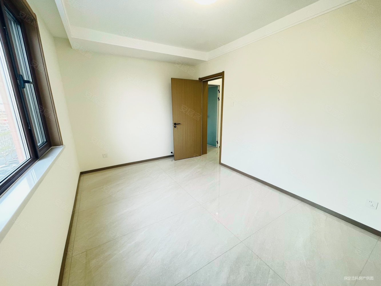 世纪华庭3室2厅2卫152㎡南北119.69万