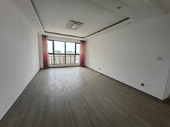 庆阳西峰西峰城区六中对面,万辉国际精装四居室,空房子,四室两厅两卫!出租房源真实图片