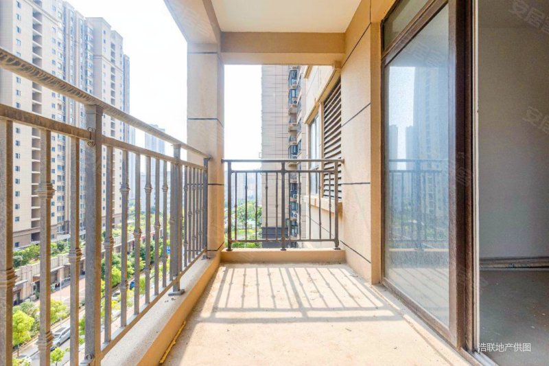 江夏一中后面市民之家旁花山学府毛坯两房正朝南户型急售
