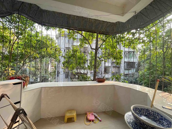 广州番禺市桥康乐园3号市桥地铁口  精装4房 南北对流  干净保养好