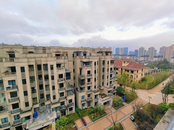 重庆渝北照母山恒大御府照母山恒大板式洋房 豪华装修 停车免费 住家