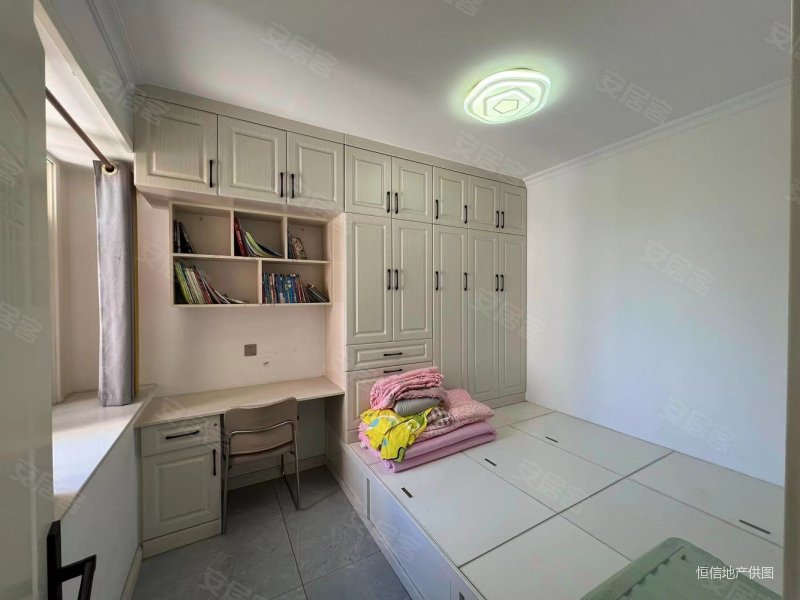 裕龙润邦 套二精装修57.8万  好楼层看房方便