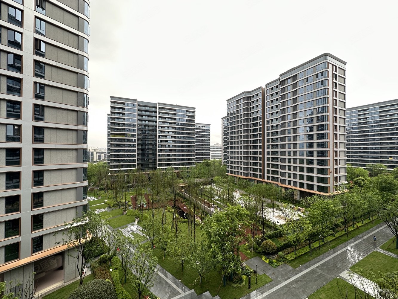 重庆融创壹号院(二期)4室2厅3卫198.42㎡南北372万