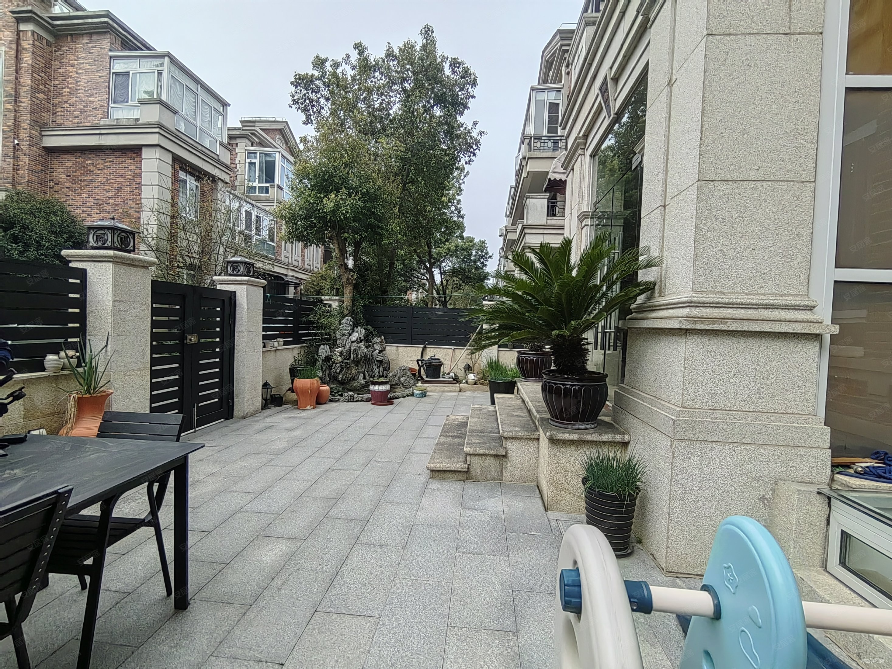 中海悦府(别墅)4室2厅4卫231㎡南北1080万