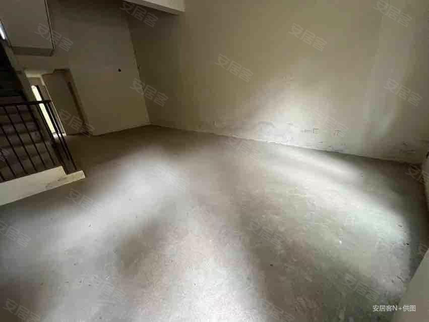 观湖园(一期)4室2厅5卫195.49㎡南120万