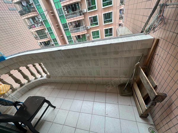 深圳布吉丽湖丽湖花园5号线地铁口电梯3房社区配套完善家私家电齐全