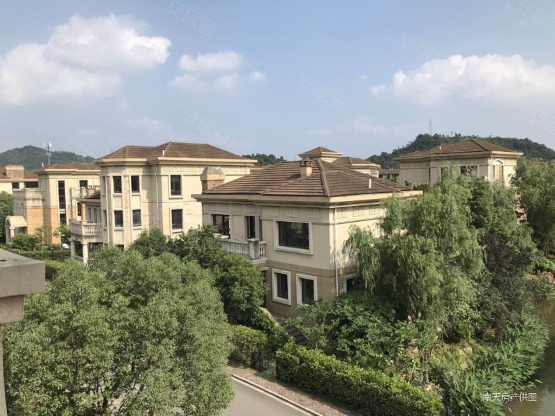 纯别墅区诺丁山郡联排别墅大花园单价7千起