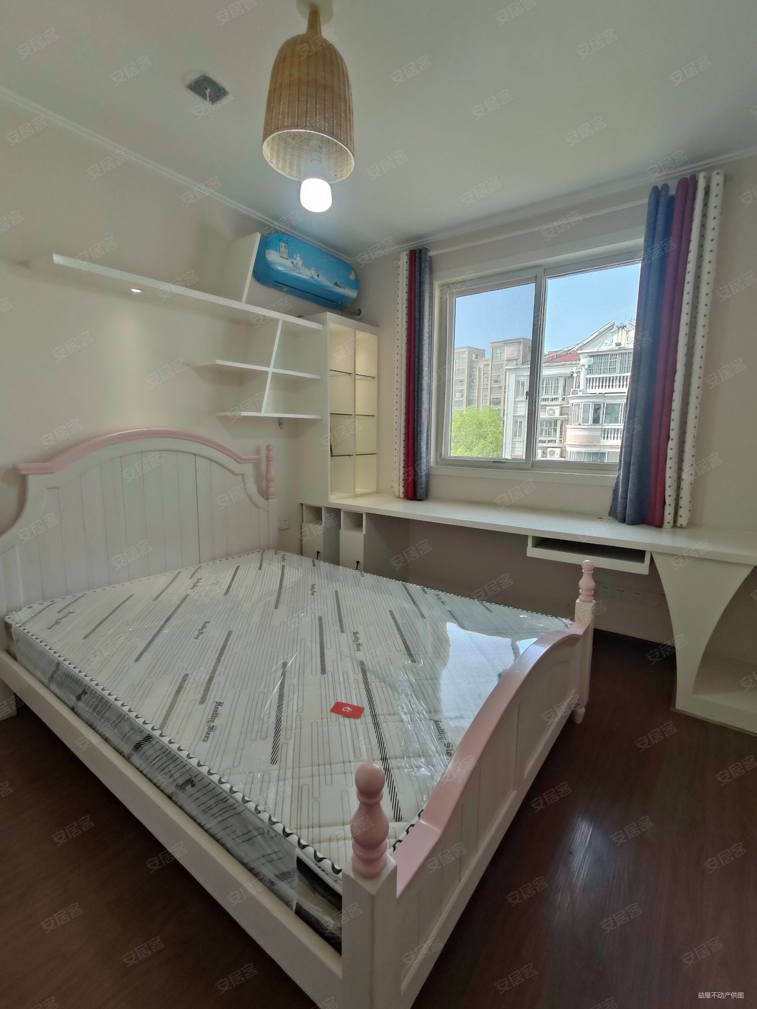 南京房产网>南京二手房>江宁二手房>科学园二手房>上海明珠花园>1500