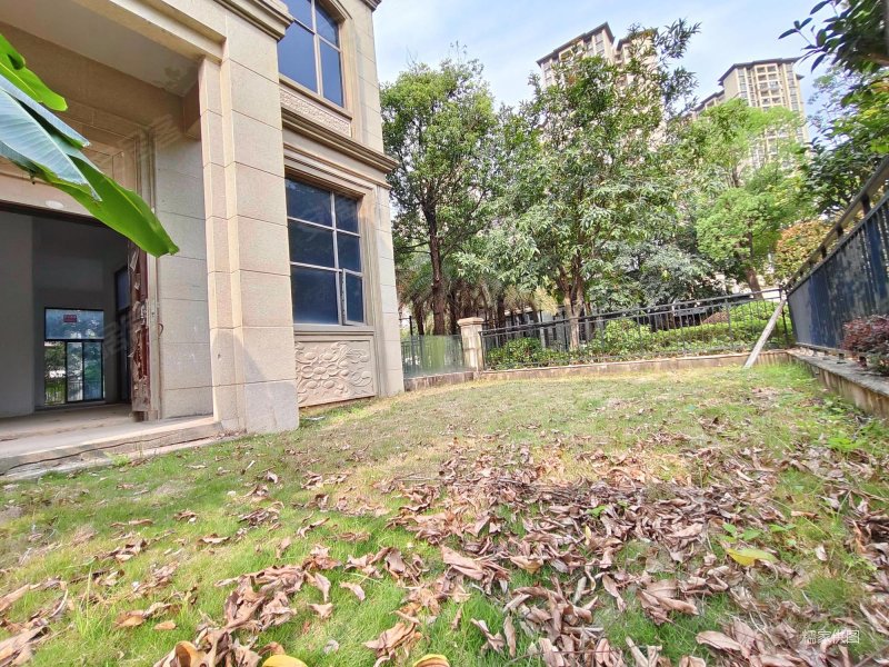 龙光城(别墅)6室3厅5卫438.75㎡南660万