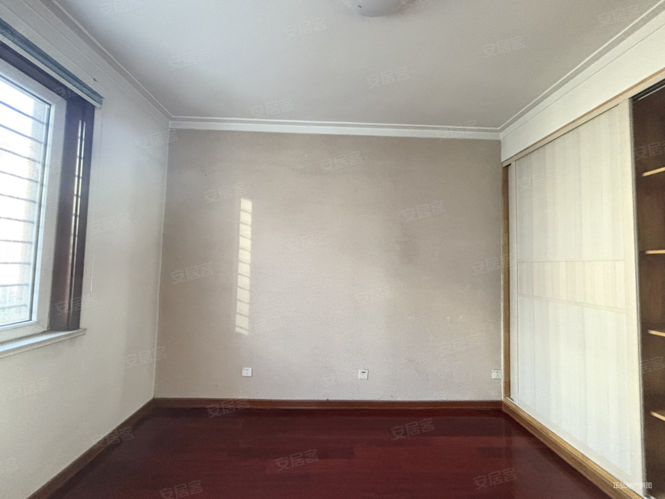 安泰首府3室2厅2卫143㎡南北118万