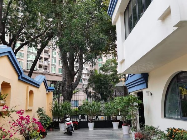 深圳罗湖黄贝岭怡景别墅怡景别墅出租,有部分加建,行业不限,带大院子