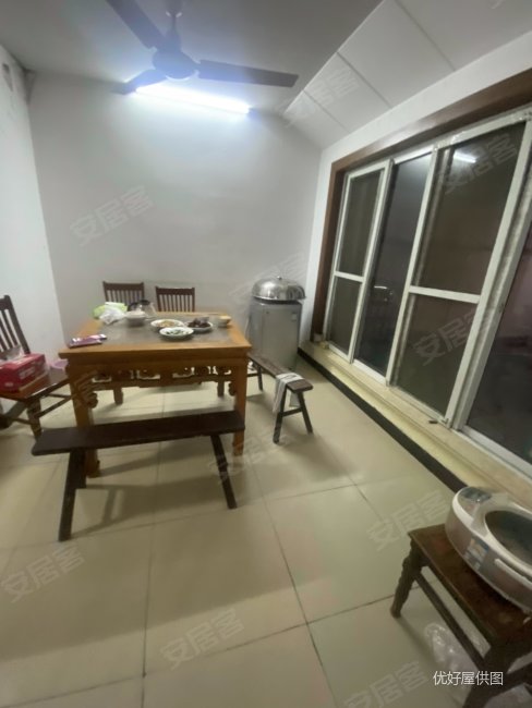 花苑新村顶复满五  带南大露台带车库喜欢这样复试的家人可看