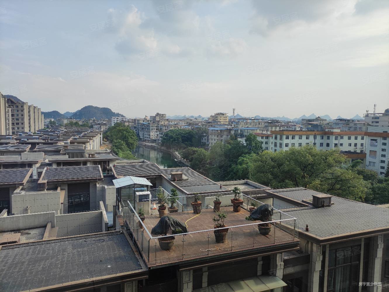 兴进漓江郡府丹桂府4室2厅2卫150㎡南北190万