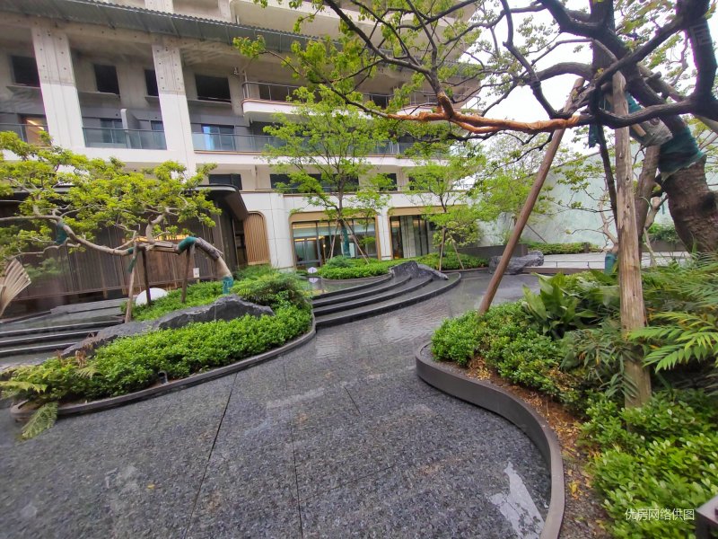 望度山月5室2厅3卫280㎡南北270万