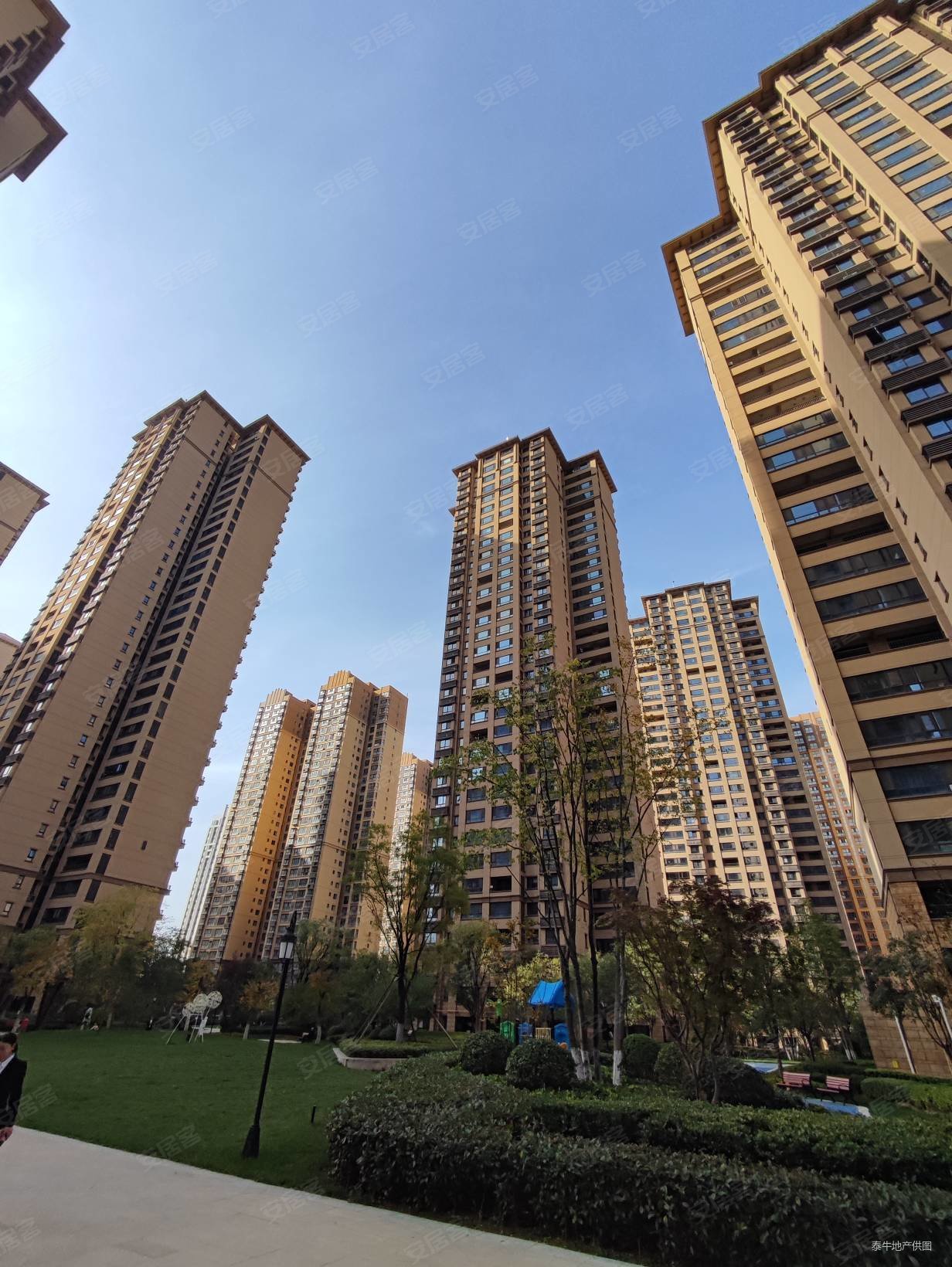 急售沣西新城次新小区金科世界城4室