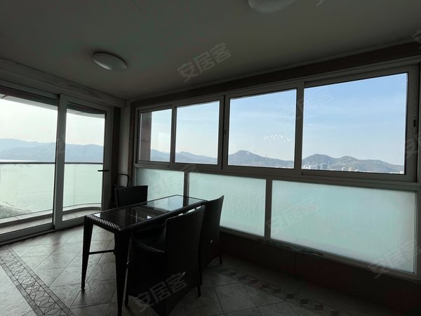 彩虹城租房,彩虹豪庭 4室2厅3卫 配套齐全 241平 南北通透,滨江租房