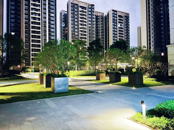 广州花都镜湖大道桐悦花园(花都湖)望花园复式4房3卫,环境好,入住率高